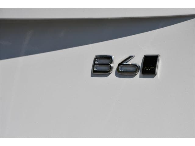 2025 Volvo XC90 SUV in Crystal White Pearl thumbnail 30