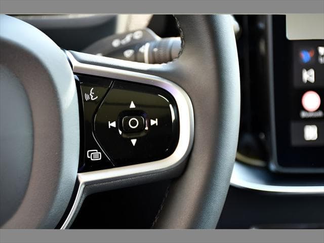 2025 Volvo XC90 SUV in Crystal White Pearl thumbnail 36