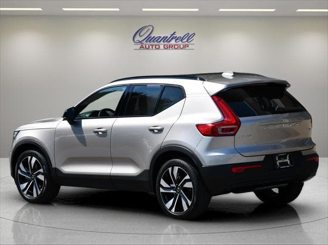 2024 Volvo XC40 SUV in Bright Dusk Metallic thumbnail 6