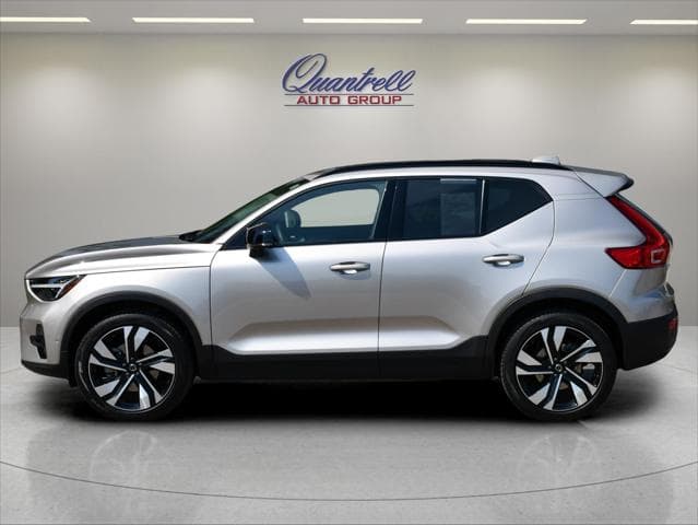 2024 Volvo XC40 SUV in Bright Dusk Metallic thumbnail 7