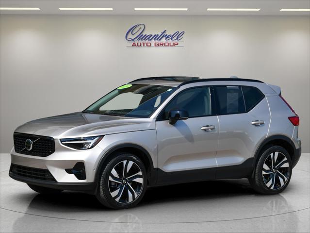 2024 Volvo XC40 SUV in Bright Dusk Metallic thumbnail 8