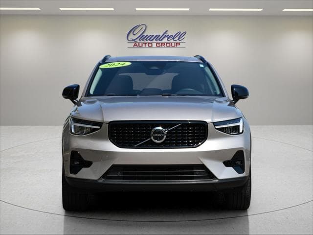 2024 Volvo XC40 SUV in Bright Dusk Metallic thumbnail 9