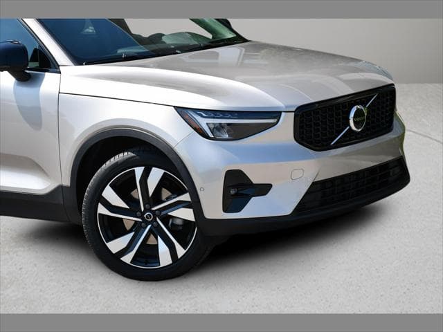 2024 Volvo XC40 SUV in Bright Dusk Metallic thumbnail 10