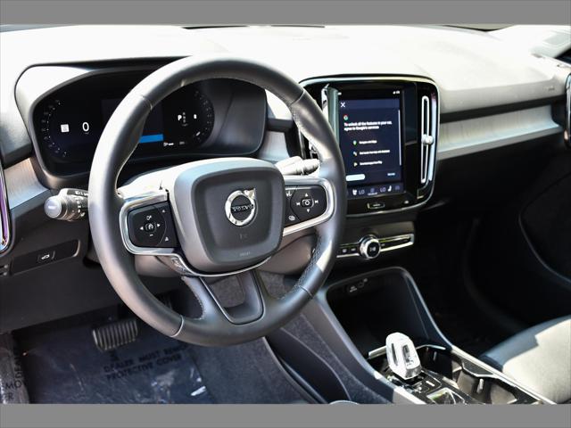 2024 Volvo XC40 SUV in Bright Dusk Metallic thumbnail 13