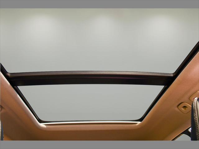 2024 Volvo XC40 SUV in Bright Dusk Metallic thumbnail 15