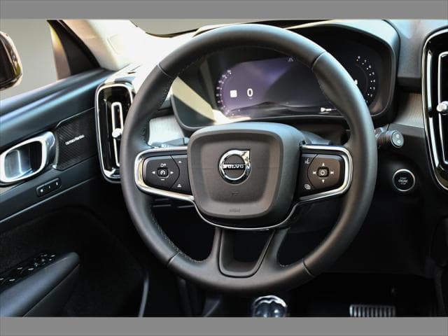 2024 Volvo XC40 SUV in Bright Dusk Metallic thumbnail 17