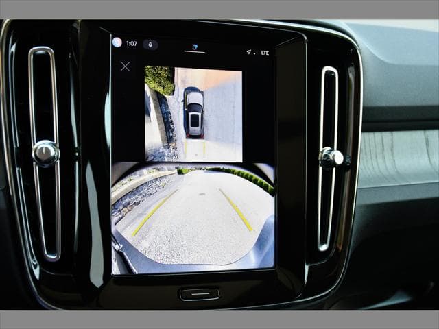 2024 Volvo XC40 SUV in Bright Dusk Metallic thumbnail 22