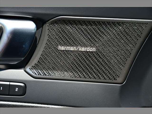 2024 Volvo XC40 SUV in Bright Dusk Metallic thumbnail 28