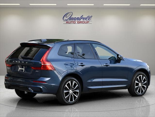 2024 Volvo XC60 SUV in Denim Blue Metallic thumbnail 4