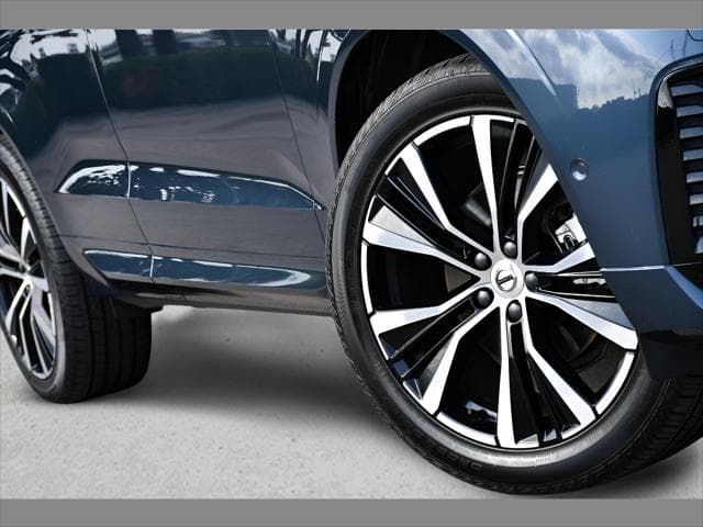2024 Volvo XC60 SUV in Denim Blue Metallic thumbnail 11