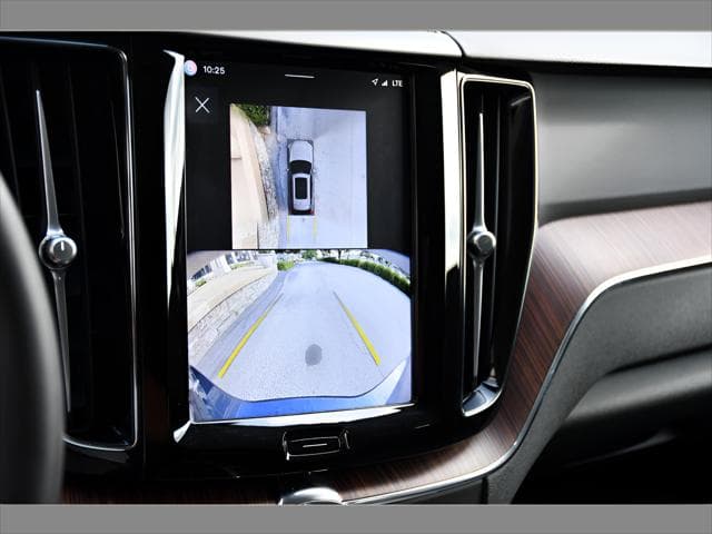 2024 Volvo XC60 SUV in Denim Blue Metallic thumbnail 23