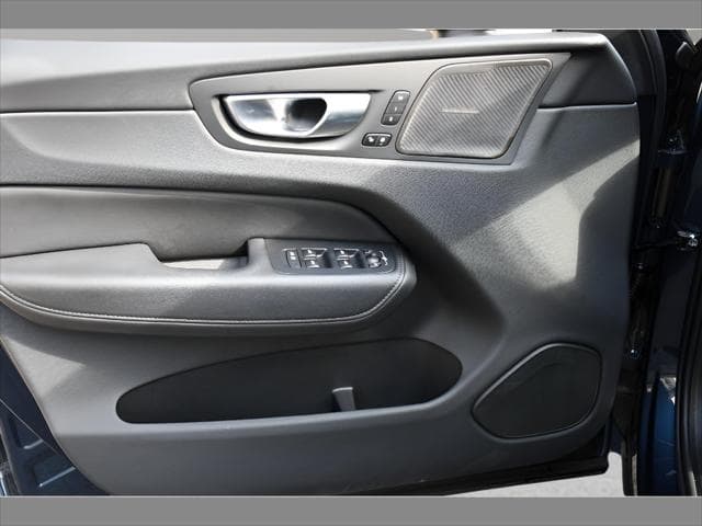 2024 Volvo XC60 SUV in Denim Blue Metallic thumbnail 28