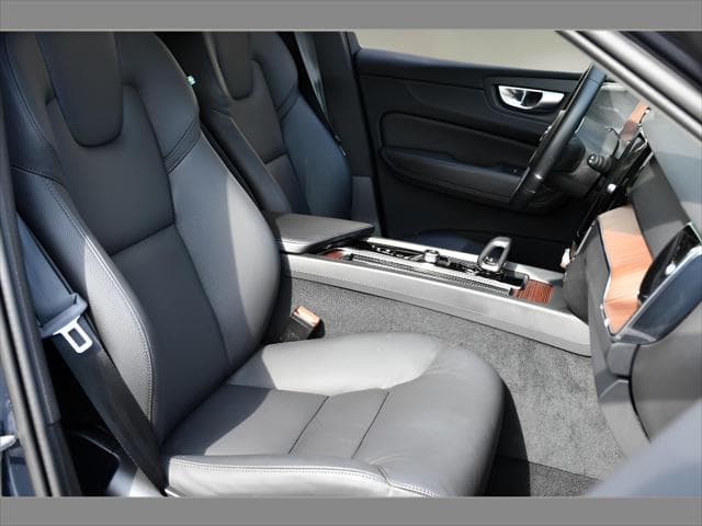 2024 Volvo XC60 SUV in Denim Blue Metallic thumbnail 33