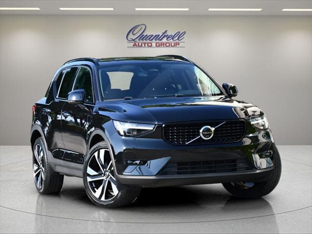 2023 Volvo XC40 in Onyx Black Metallic