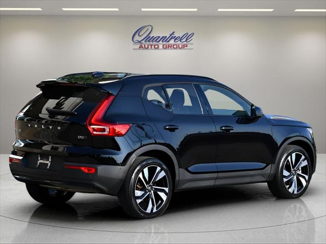 2023 Volvo XC40 SUV in Onyx Black Metallic thumbnail 4