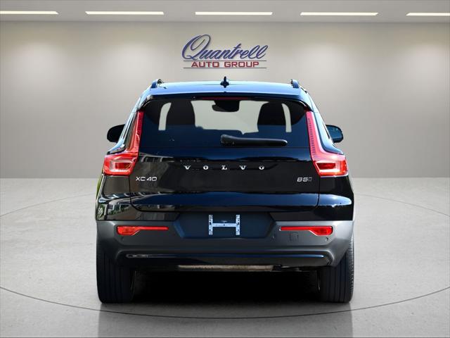 2023 Volvo XC40 SUV in Onyx Black Metallic thumbnail 5