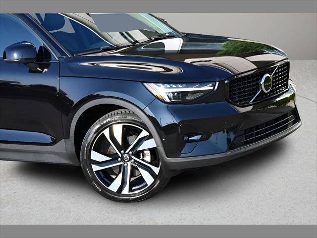 2023 Volvo XC40 SUV in Onyx Black Metallic thumbnail 10