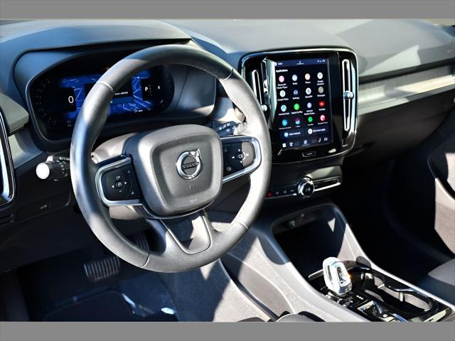 2023 Volvo XC40 SUV in Onyx Black Metallic thumbnail 13