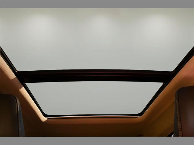 2023 Volvo XC40 SUV in Onyx Black Metallic thumbnail 15