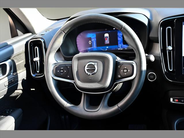 2023 Volvo XC40 SUV in Onyx Black Metallic thumbnail 17