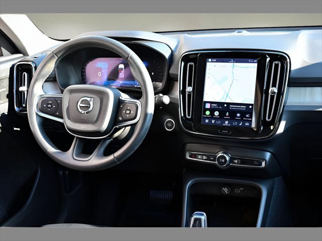 2023 Volvo XC40 SUV in Onyx Black Metallic thumbnail 18