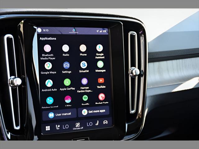 2023 Volvo XC40 SUV in Onyx Black Metallic thumbnail 21