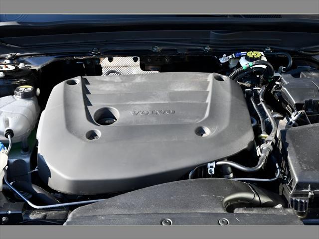 2023 Volvo XC40 SUV in Onyx Black Metallic thumbnail 27