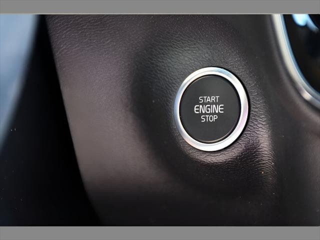 2023 Volvo XC40 SUV in Onyx Black Metallic thumbnail 37