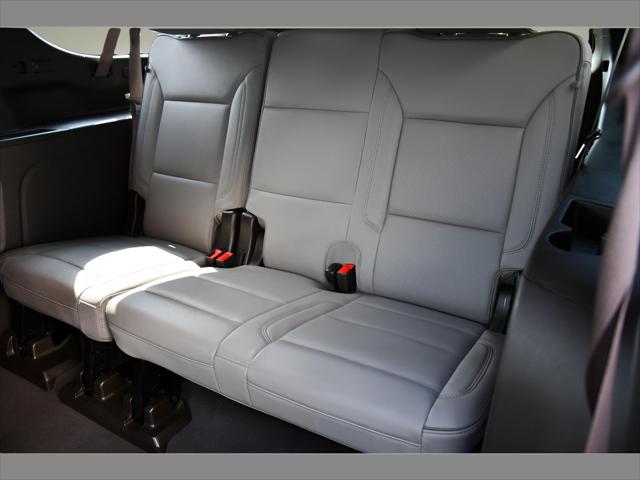 2023 GMC Yukon XL SUV in Summit White thumbnail 17