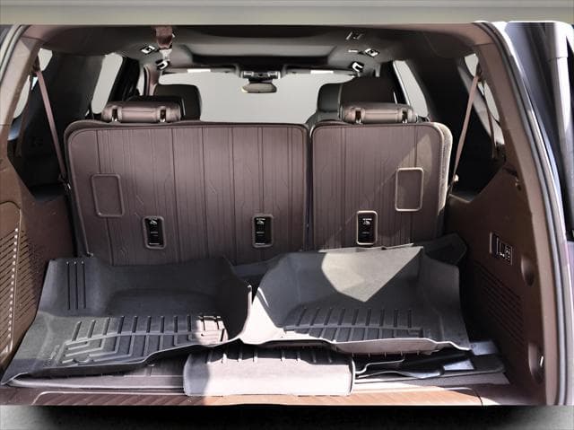 2023 GMC Yukon XL SUV in Summit White thumbnail 23
