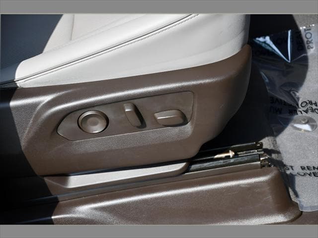 2023 GMC Yukon XL SUV in Summit White thumbnail 31
