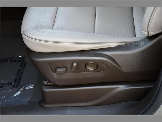 2023 GMC Yukon XL SUV in Summit White thumbnail 33