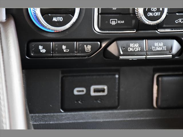 2023 GMC Yukon XL SUV in Summit White thumbnail 37
