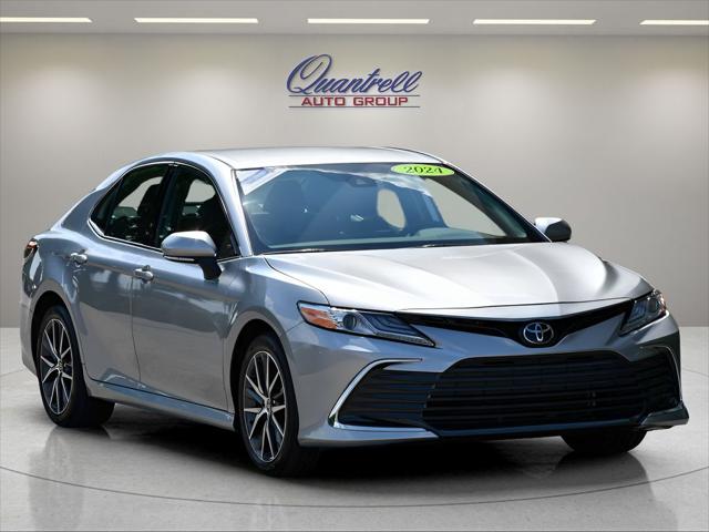 2024 Toyota Camry Sedan in Celestial Silver Metallic thumbnail 2