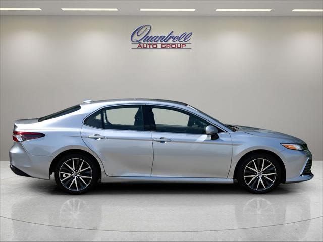 2024 Toyota Camry Sedan in Celestial Silver Metallic thumbnail 3