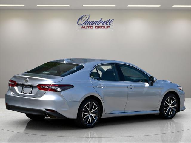 2024 Toyota Camry Sedan in Celestial Silver Metallic thumbnail 4