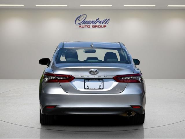2024 Toyota Camry Sedan in Celestial Silver Metallic thumbnail 5