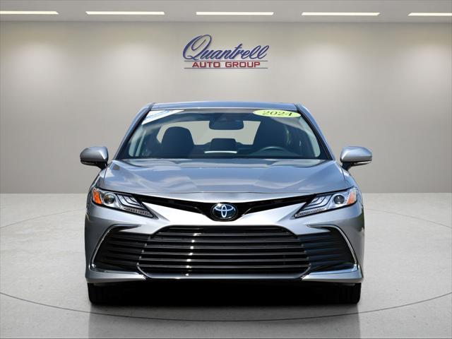 2024 Toyota Camry Sedan in Celestial Silver Metallic thumbnail 9