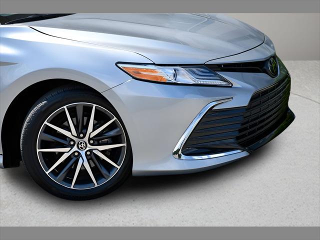 2024 Toyota Camry Sedan in Celestial Silver Metallic thumbnail 10