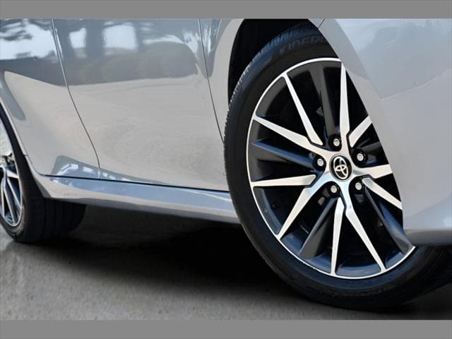 2024 Toyota Camry Sedan in Celestial Silver Metallic thumbnail 11