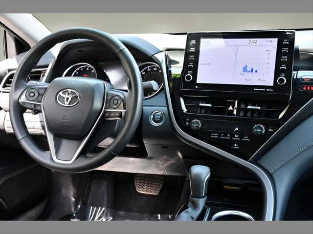 2024 Toyota Camry Sedan in Celestial Silver Metallic thumbnail 17