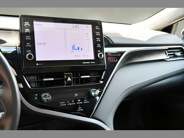 2024 Toyota Camry Sedan in Celestial Silver Metallic thumbnail 19