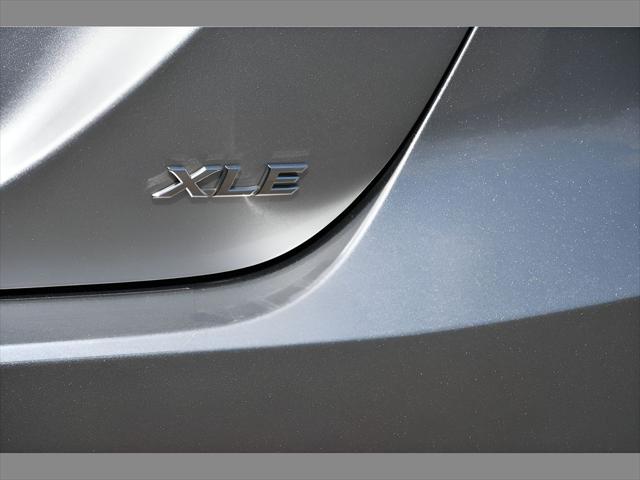 2024 Toyota Camry Sedan in Celestial Silver Metallic thumbnail 26