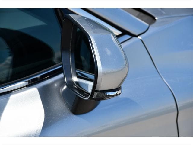 2024 Toyota Camry Sedan in Celestial Silver Metallic thumbnail 28