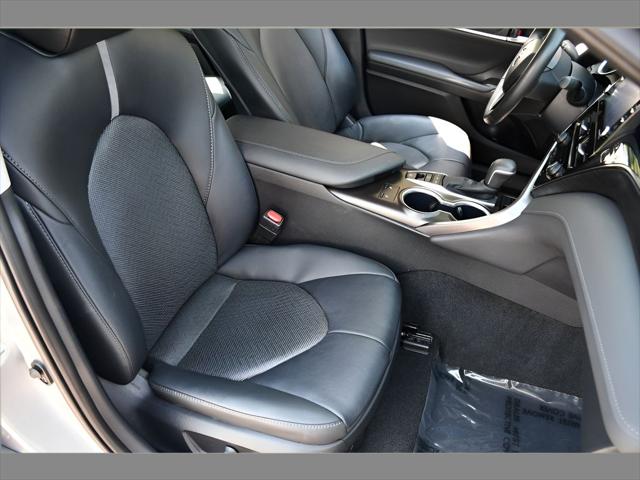 2024 Toyota Camry Sedan in Celestial Silver Metallic thumbnail 29