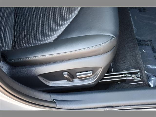 2024 Toyota Camry Sedan in Celestial Silver Metallic thumbnail 30