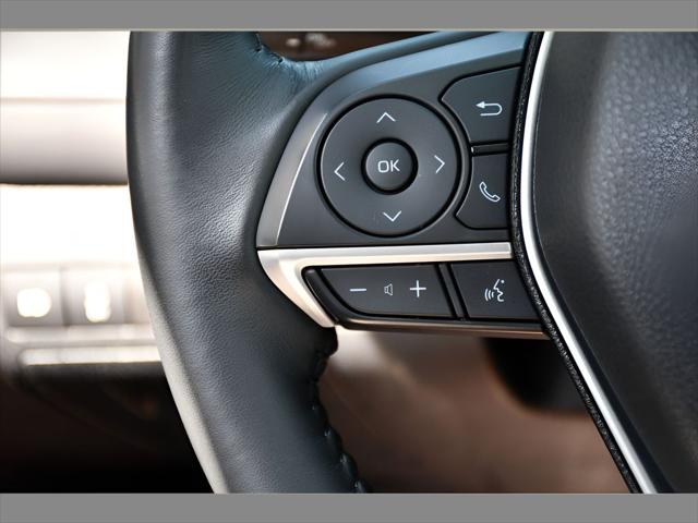 2024 Toyota Camry Sedan in Celestial Silver Metallic thumbnail 33