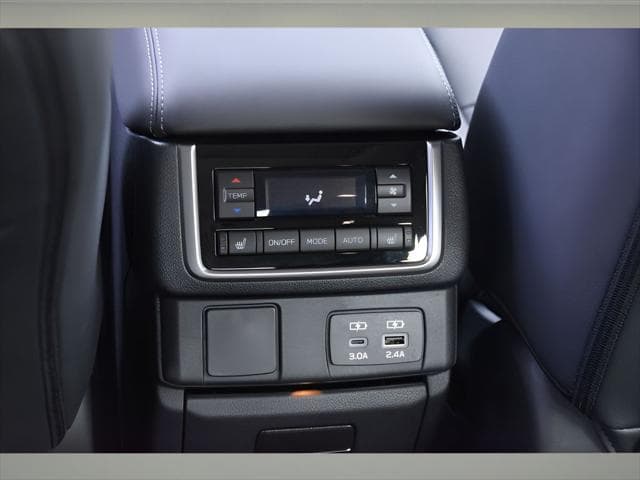 2025 Subaru Ascent SUV in Ice Silver Metallic thumbnail 12
