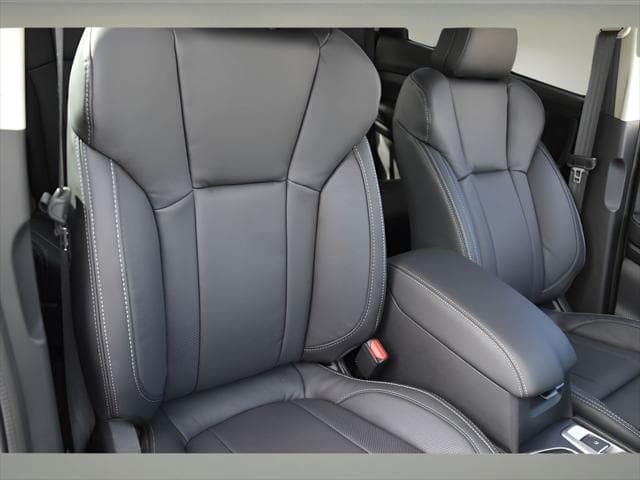 2025 Subaru Ascent SUV in Ice Silver Metallic thumbnail 24