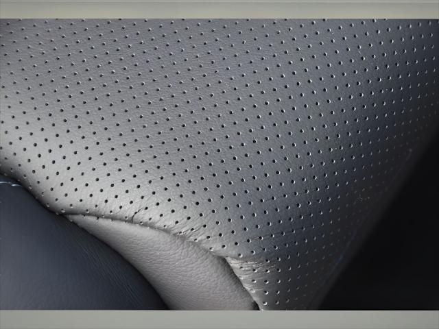 2025 Subaru Ascent SUV in Ice Silver Metallic thumbnail 25